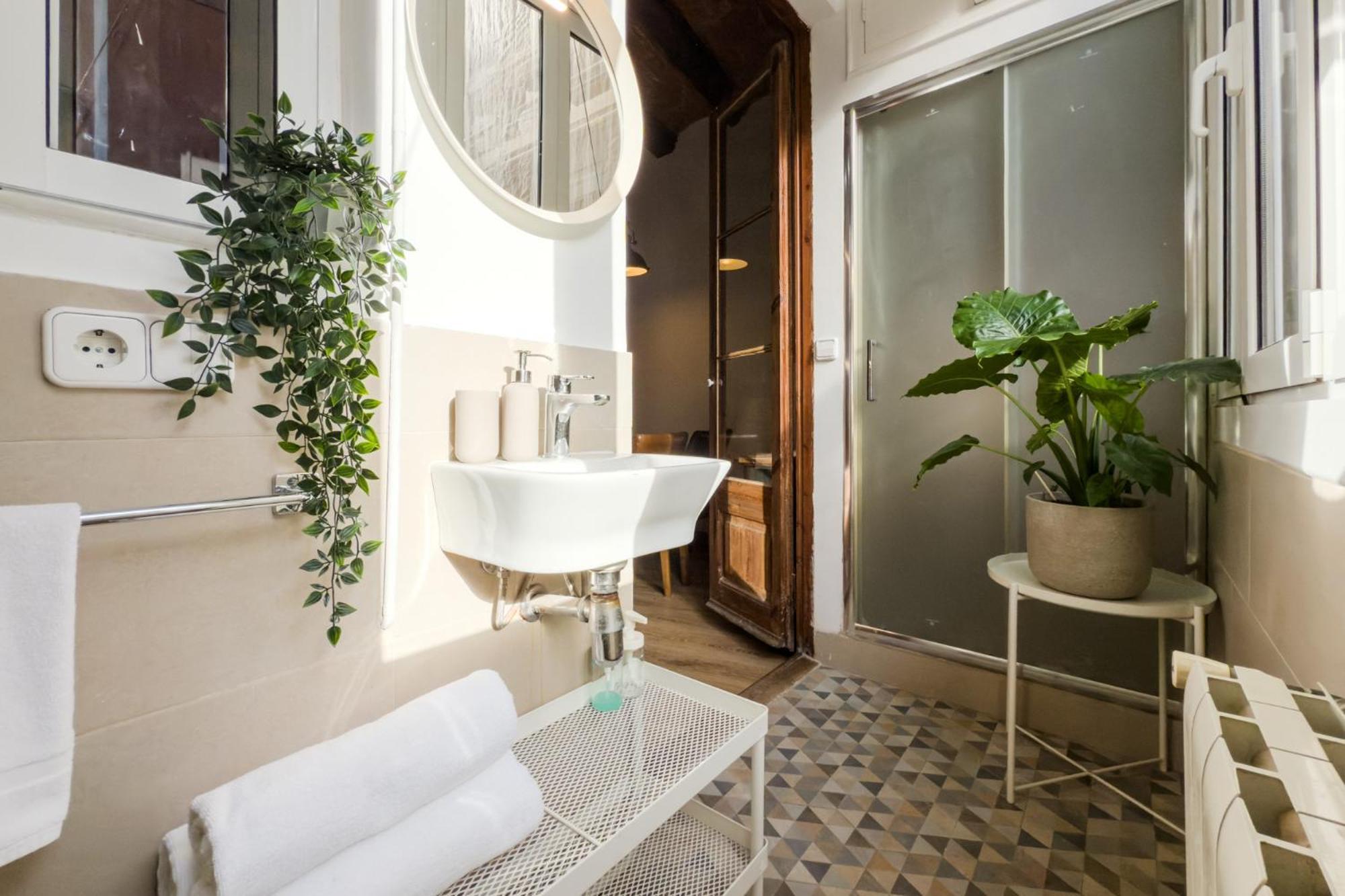 Magalhaes - Trad Flat In Poble Sec, Near Ramblas บาร์เซโลนา ภายนอก รูปภาพ