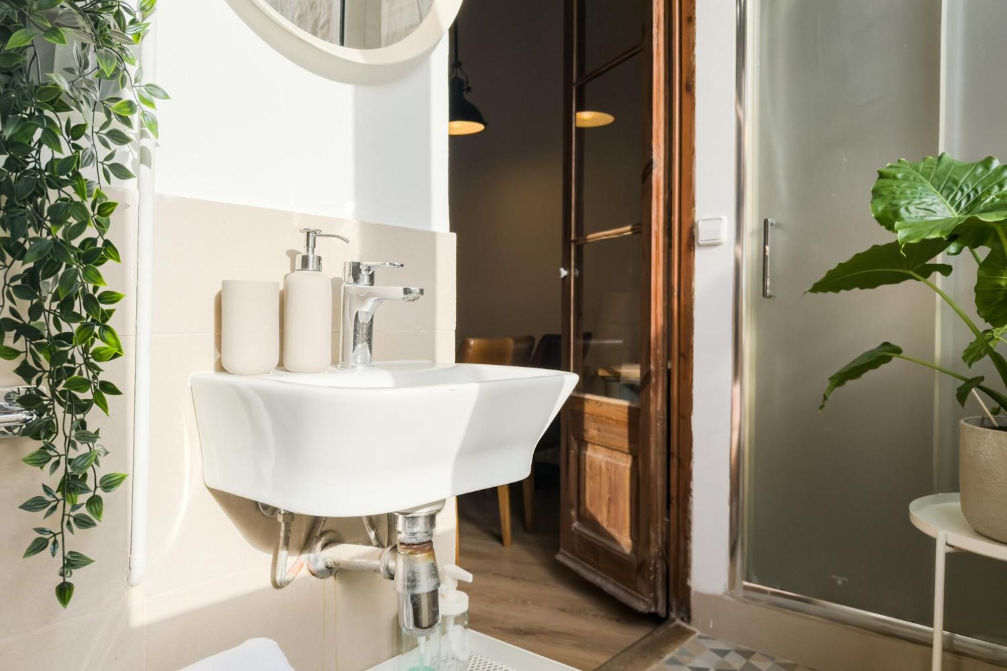 Magalhaes - Trad Flat In Poble Sec, Near Ramblas บาร์เซโลนา ภายนอก รูปภาพ