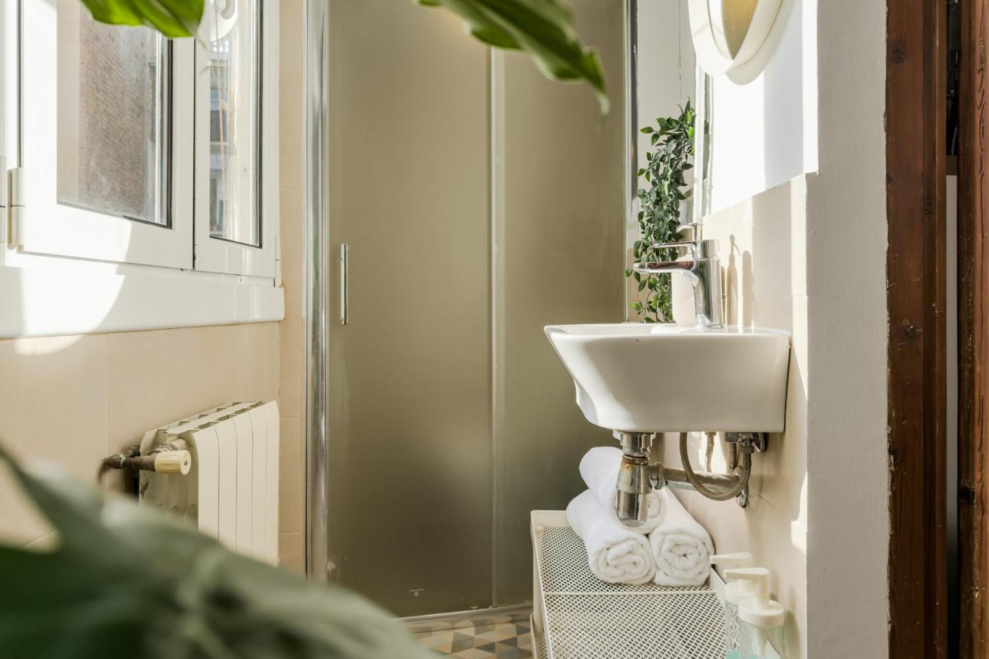Magalhaes - Trad Flat In Poble Sec, Near Ramblas บาร์เซโลนา ภายนอก รูปภาพ