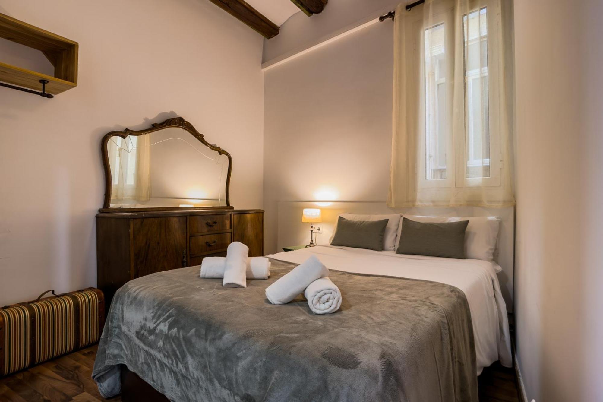 Magalhaes - Trad Flat In Poble Sec, Near Ramblas บาร์เซโลนา ภายนอก รูปภาพ